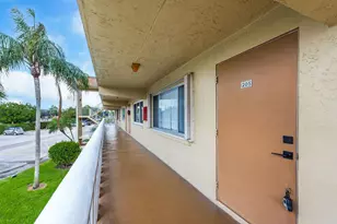 500 Village Green Cir W, Palm Springs, FL 33461 - Photo 29