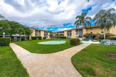500 Village Green Circle W, Unit #205, Palm Springs, FL 33461 - Photo 9
