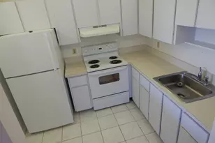 231 Flanders E, Delray Beach, FL 33484 - Photo 7