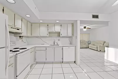 5280 Las Verdes Circle, Unit #219, Delray Beach, FL 33484 - Photo 13