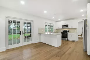 1009 Alamanda Dr, North Palm Beach, FL 33408 - Photo 3