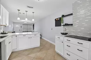 10330 Fig Ct, Pembroke Pines, FL 33026 - Photo 11