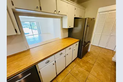 125 S Palmway Avenue, Unit #4, Lake Worth Beach, FL 33460 - Photo 5