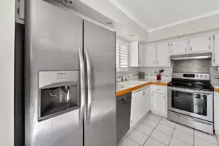 141 E Riverside Dr, Jupiter, FL 33469 - Photo 9