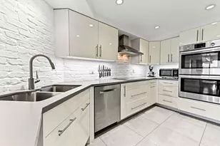 2425 Presidential Way, West Palm Beach, FL 33401 - Photo 19