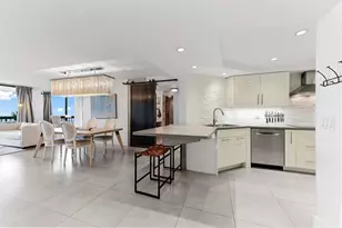 2425 Presidential Way, West Palm Beach, FL 33401 - Photo 3