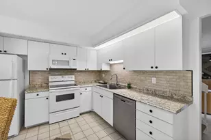 357 Prestwick Cir, Palm Beach Gardens, FL 33418 - Photo 17