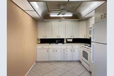 4053 Hythe C, Boca Raton, FL 33434 - Photo 5