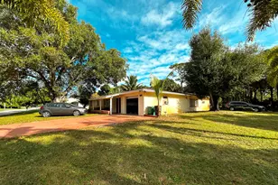 2510 Newport Dr, Fort Pierce, FL 34982 - Photo 3