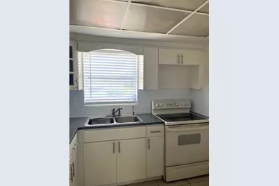 2926 Ashley Drive E, Unit #F, West Palm Beach, FL 33415 - Photo 3
