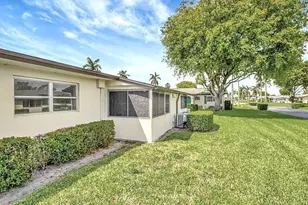 2926 Ashley Dr E, West Palm Beach, FL 33415 - Photo 9