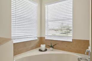 4451 Lake Lucerne Cir, West Palm Beach, FL 33409 - Photo 23