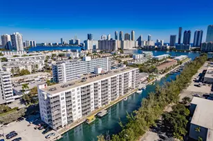 3660 NE 166th St, North Miami Beach, FL 33160 - Photo 25