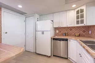 3660 NE 166th St, North Miami Beach, FL 33160 - Photo 9