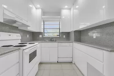 200 Jacaranda Country Club Dr, Unit #3C, Plantation, FL 33324 - Photo 5
