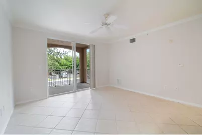 6386 Emerald Dunes Drive, Unit #203, West Palm Beach, FL 33411 - Photo 3