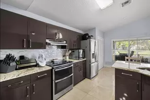 126 Hammocks Ct, Greenacres, FL 33413 - Photo 9