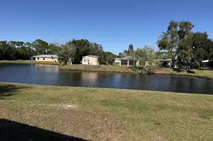 19 La Viilla Ct, Fort Pierce, FL 34951 - Photo 3