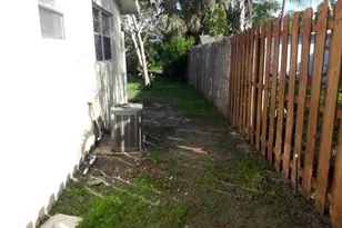 721 SE Stypmann Blvd, Stuart, FL 34994 - Photo 9