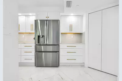 100 SE 5th Avenue, Unit #304, Boca Raton, FL 33432 - Photo 17