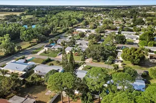 1341 SE Starfish Ln, Stuart, FL 34996 - Photo 5