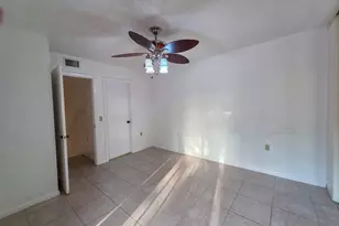 832 Blue Ridge Cir, West Palm Beach, FL 33409 - Photo 9