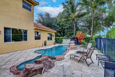 748 Cresta Circle, West Palm Beach, FL 33413 - Photo 29