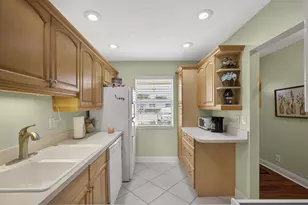 135 Lake Anne Dr, West Palm Beach, FL 33411 - Photo 9