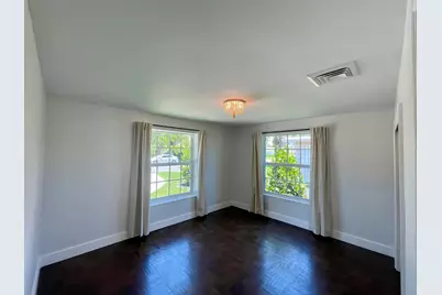 360 Alhambra Place, West Palm Beach, FL 33405 - Photo 9