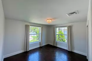 360 Alhambra Pl, West Palm Beach, FL 33405 - Photo 9