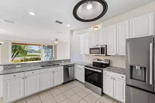 558 Waverly Cir, Port Saint Lucie, FL 34983 - Photo 11