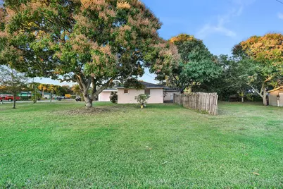 2652 Iroquois Avenue, Fort Pierce, FL 34946 - Photo 27