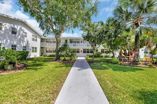 398 Sheffield Q, West Palm Beach, FL 33417 - Photo 3