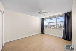 137 Golden Isles Dr, Hallandale Beach, FL 33009 - Photo 17