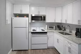 155 Sussex H, West Palm Beach, FL 33417 - Photo 3