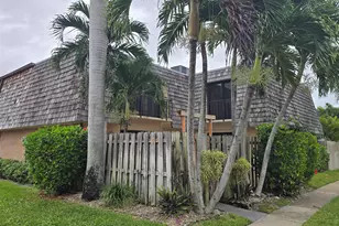 257 Lake Arbor Dr, Palm Springs, FL 33461 - Photo 1