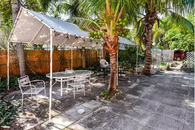 317 N D Street E, Lake Worth Beach, FL 33460 - Photo 5