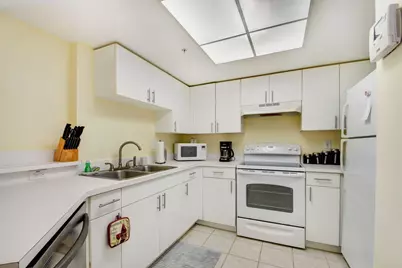 300 Crestwood Court N, Unit #307, Royal Palm Beach, FL 33411 - Photo 11