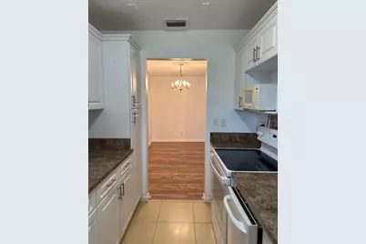 552 High Point Drive, Unit #C, Delray Beach, FL 33445 - Photo 9