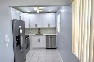 81 Markham E, Deerfield Beach, FL 33442 - Photo 5