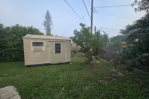 401 Seagrape Rd, Lantana, FL 33462 - Photo 15