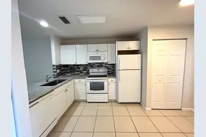 930 Summit Lake Drive, West Palm Beach, FL 33406 - Photo 3