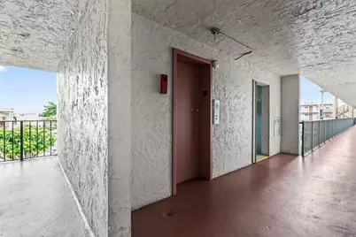 225 Bonnie Boulevard, Unit #302, Palm Springs, FL 33461 - Photo 19