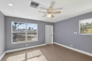 312 Greenbrier Dr, Palm Springs, FL 33461 - Photo 17