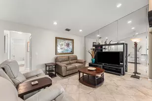 5574 Parkwalk Cir E, Boynton Beach, FL 33472 - Photo 17