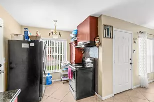 5697 Boynton Bay Cir, Boynton Beach, FL 33437 - Photo 15