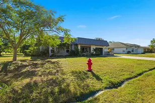 898 SE Evergreen Terrace, Port Saint Lucie, FL 34983 - Photo 5