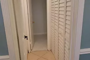 421 NE 1st St, Hallandale Beach, FL 33009 - Photo 21