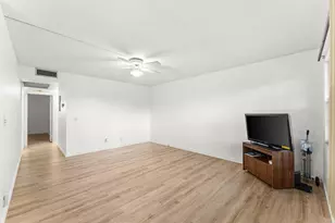 13250 SW 4th Ct, Pembroke Pines, FL 33027 - Photo 7