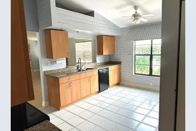 8095 Burlington Court, Lake Worth, FL 33467 - Photo 5